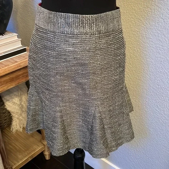 Banana Republic Tweed Metallic Ruffled Gray Skirt - Picture 2 of 6